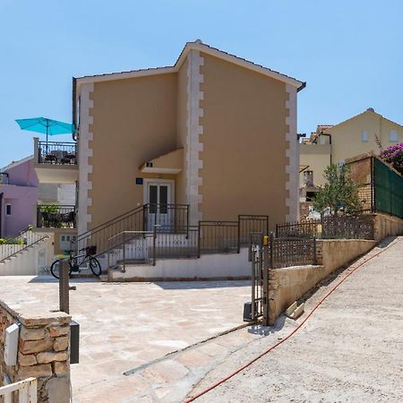 Apartments Listes Milna  Bagian luar foto