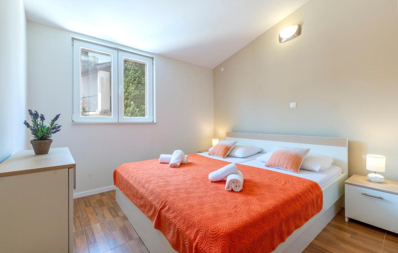 Apartments Listes Milna  Bagian luar foto