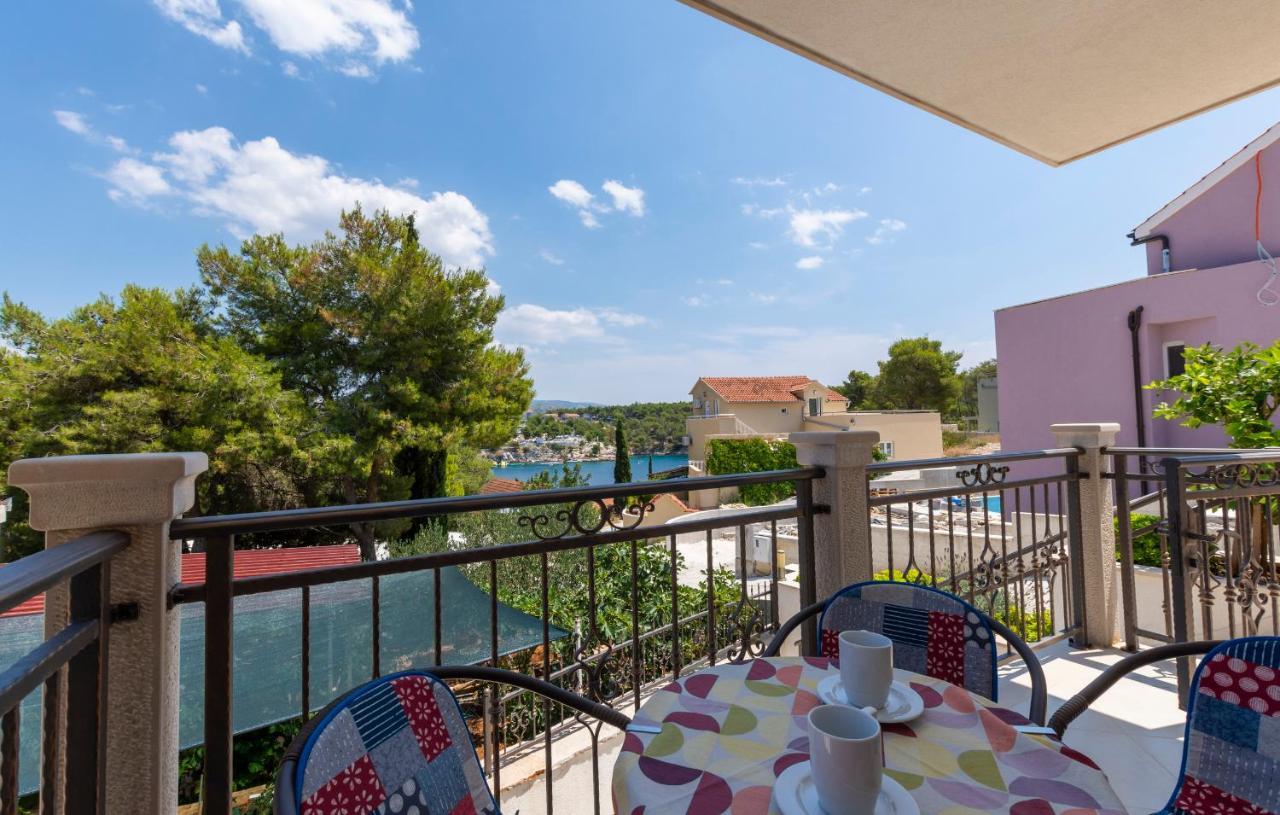 Apartments Listes Milna  Bagian luar foto