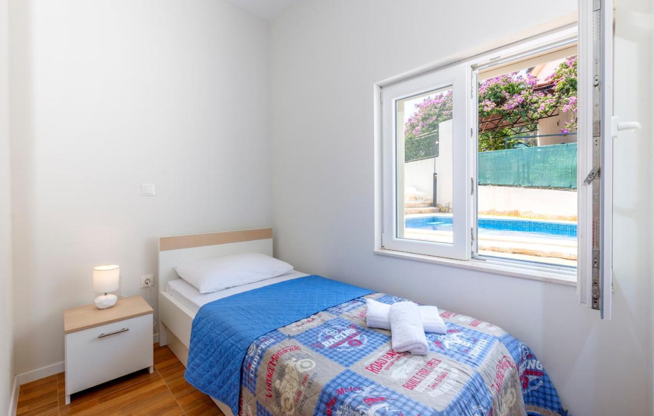 Apartments Listes Milna  Bagian luar foto