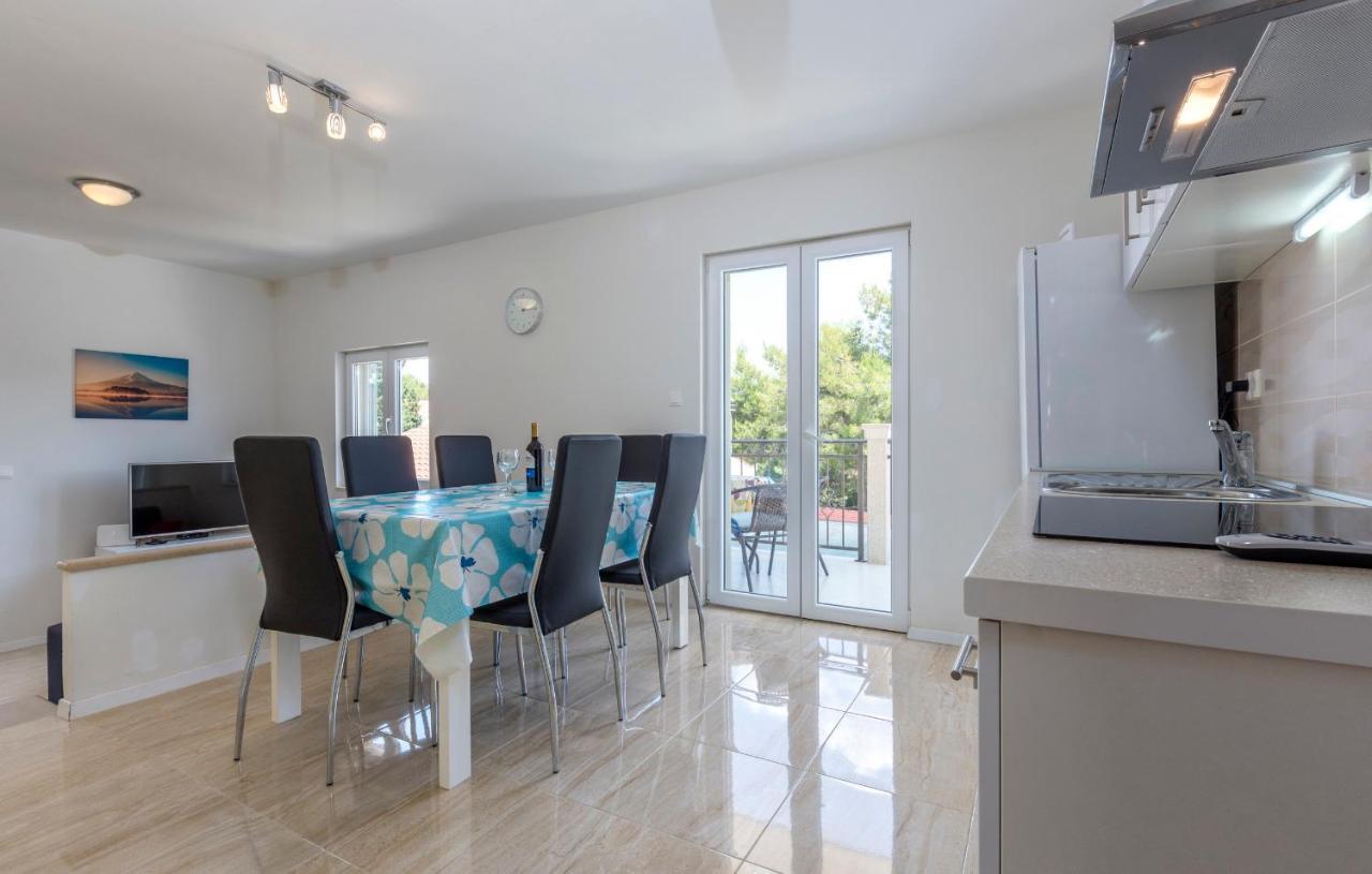 Apartments Listes Milna  Bagian luar foto