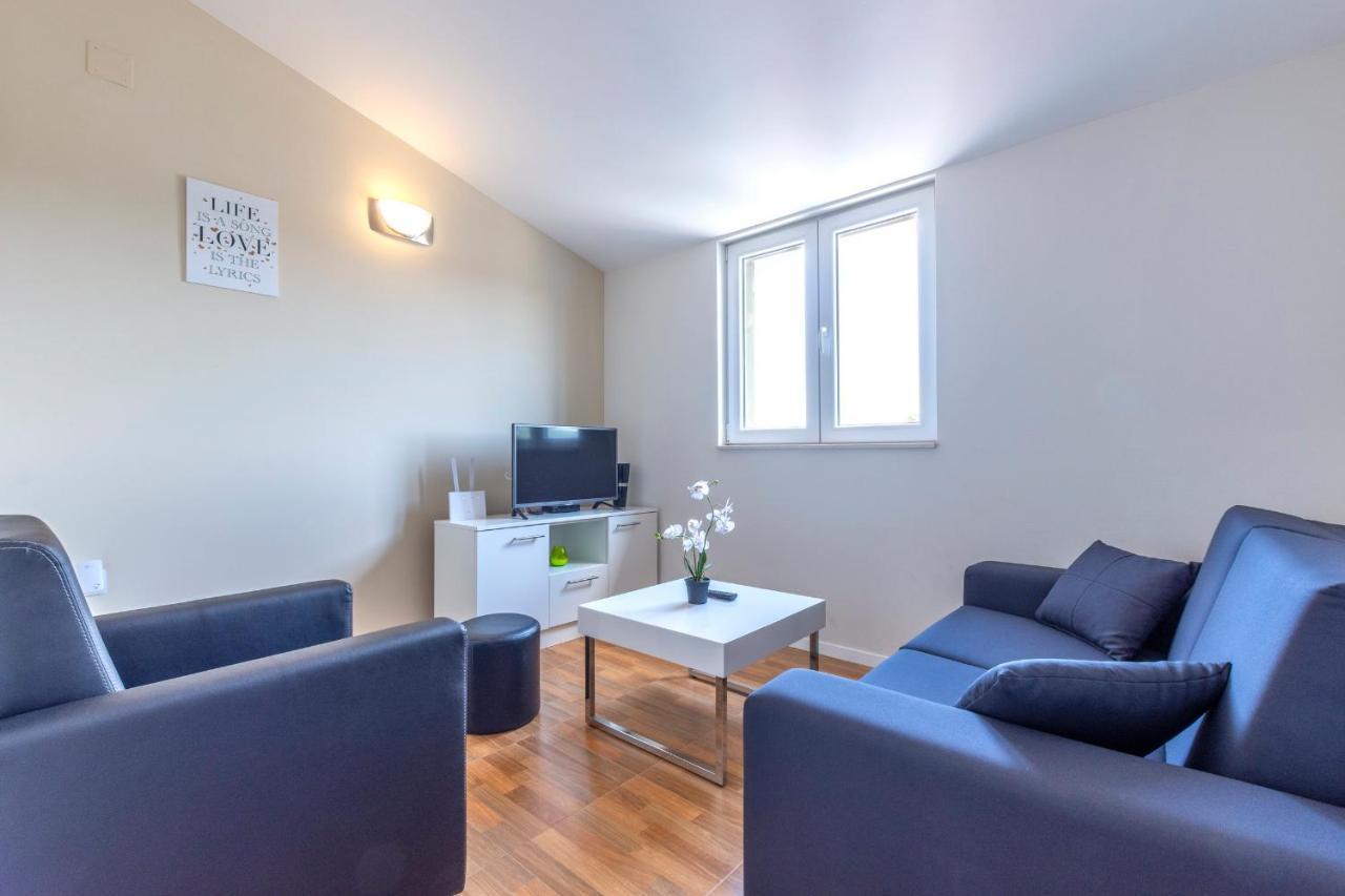 Apartments Listes Milna  Bagian luar foto