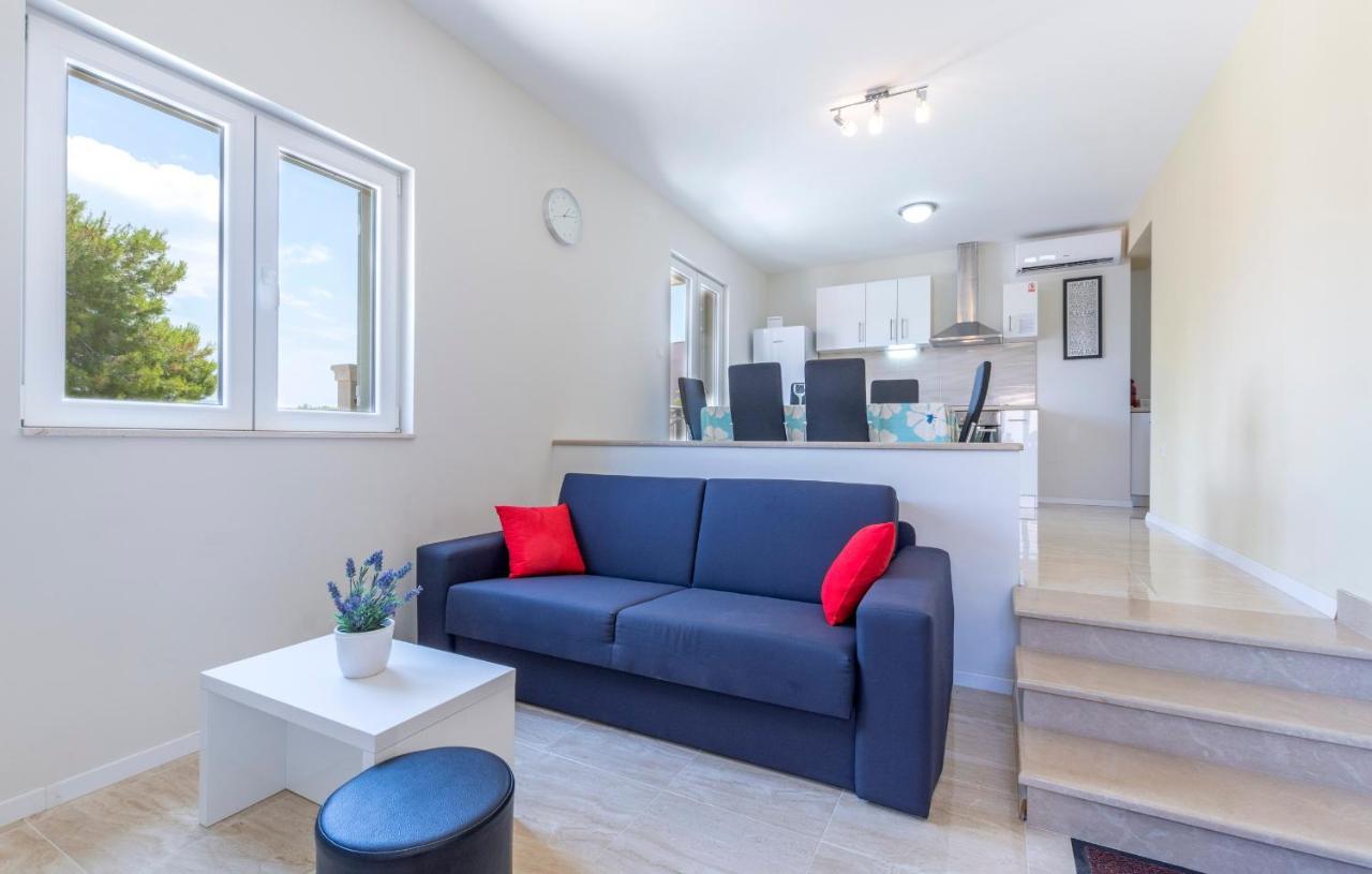Apartments Listes Milna  Bagian luar foto