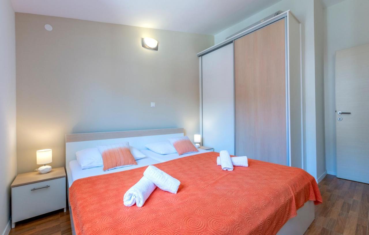 Apartments Listes Milna  Bagian luar foto