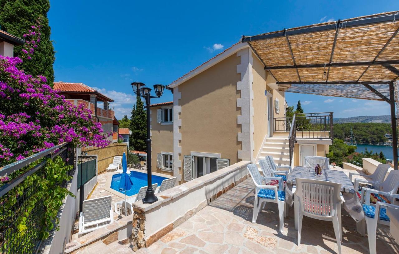 Apartments Listes Milna  Bagian luar foto
