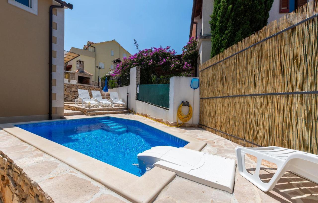 Apartments Listes Milna  Bagian luar foto