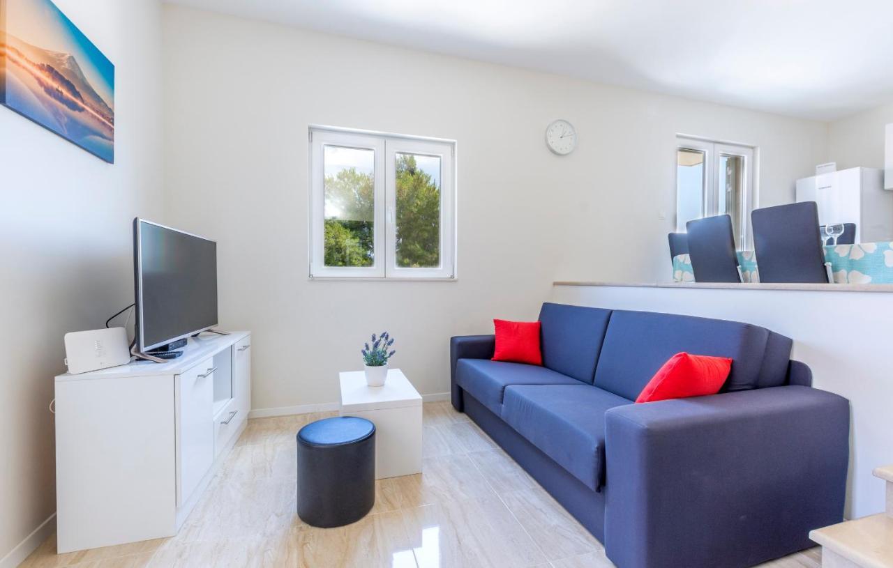 Apartments Listes Milna  Bagian luar foto
