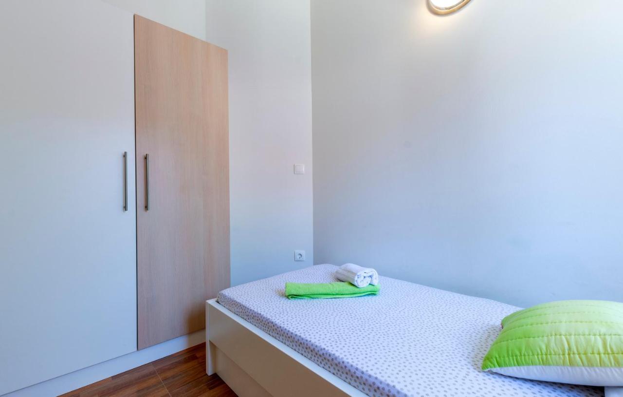 Apartments Listes Milna  Bagian luar foto